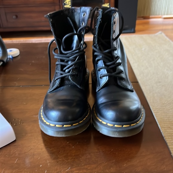 Dr Martens 8 eye lace up boots - Picture 5 of 5